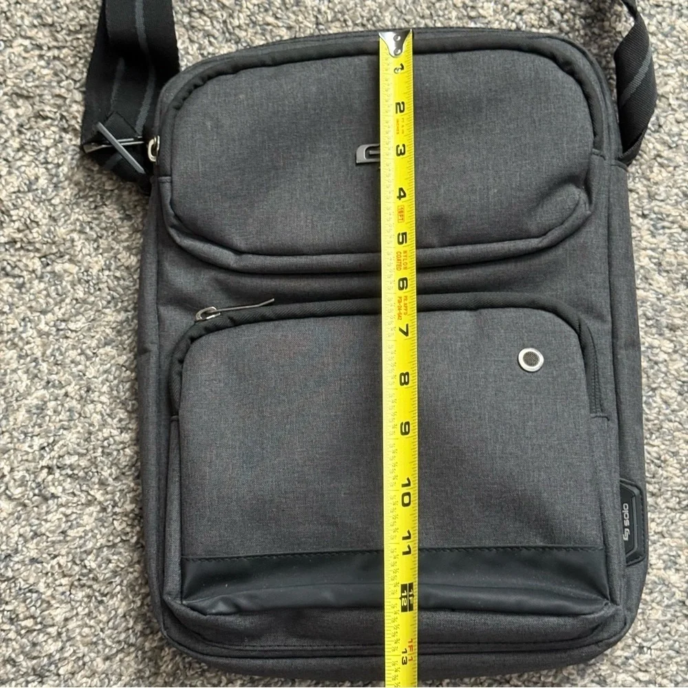 Solo New York Grey Ludlow Tablet Sling Crossbody Bag iPad Organizer